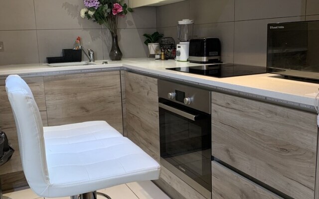 Charming 2-bed Apartment in Kingston Upon Thames