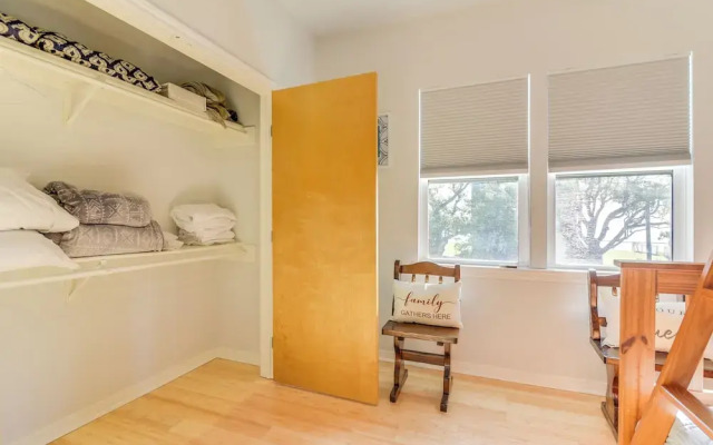 Seabrook Getaway w/ Balconies & Bay Views!