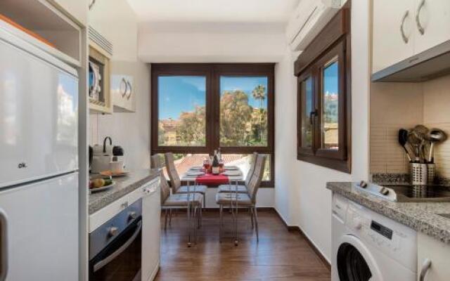 Apartamento con terraza y piscina junto a la playa