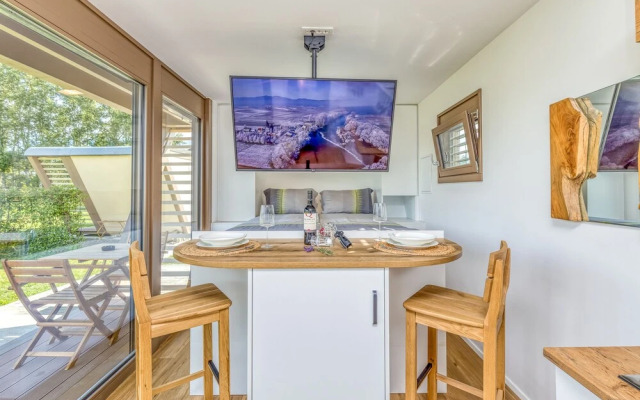 Riverside Suite Jure Private Beach