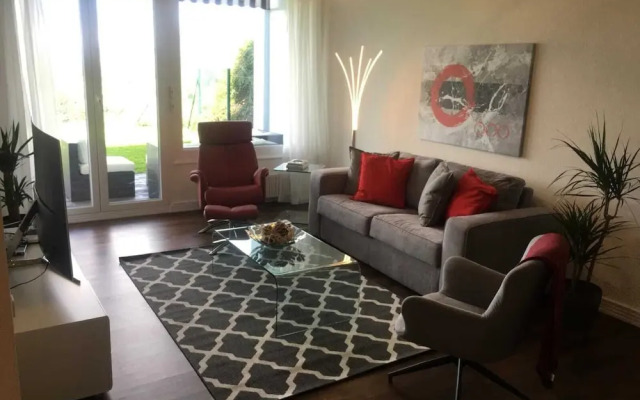 Paradise Lake View Apartment