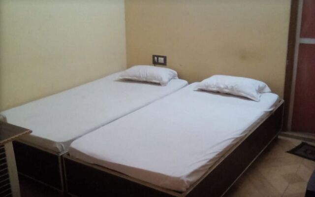 Goroomgo swastik Guest House Varanasi