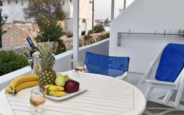 Tarsa Studios & Apartments