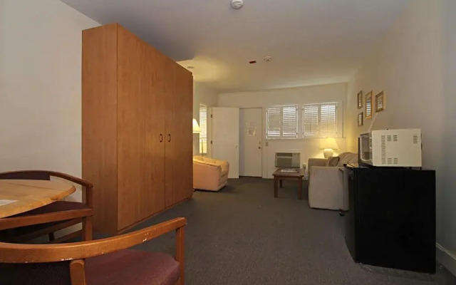 Hamilton Village Inn