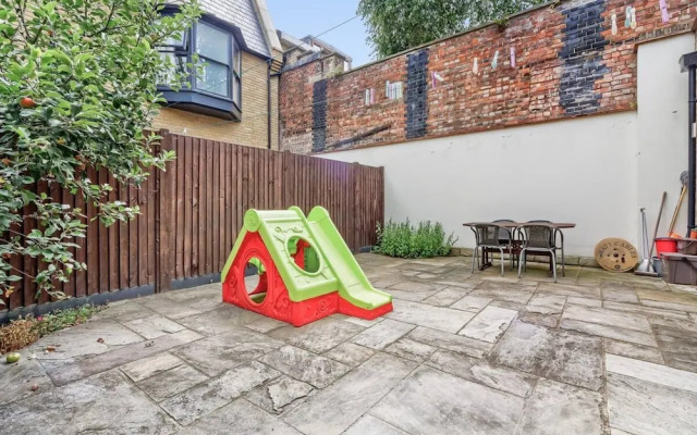 Stylish and Bright 3 Bedroom Duplex in North London