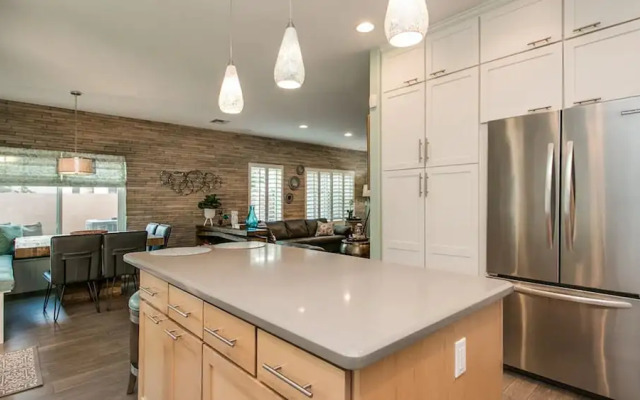 Luxe Scottsdale Home W/pool, Spa, & Tesla Charger