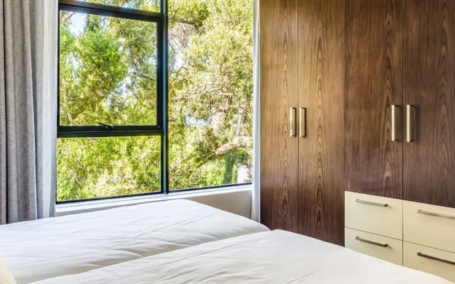 Delightful Rental w Sea Views Vadi Apartment