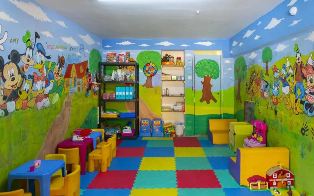 Mayfair Hotel  Gardens