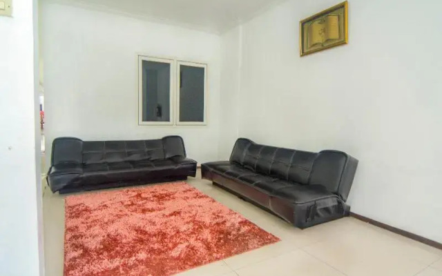 OYO 2339 Jennaira Kost