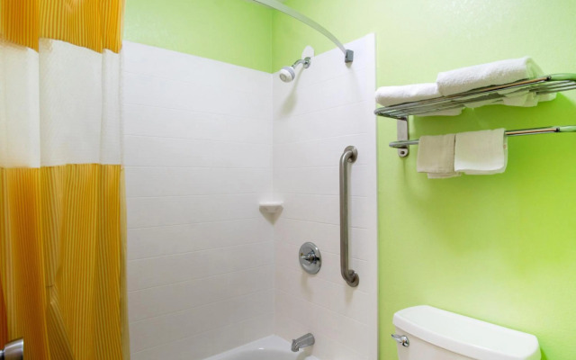 Quality Inn & Suites Orlando Airport