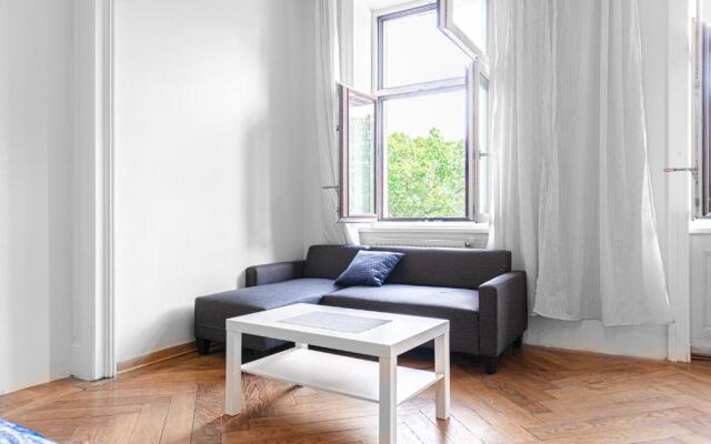 Brilliant 2BR Apt. near AKH-Hospital