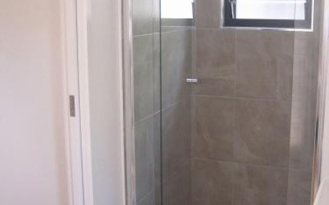 16 Ibis Court - Rainbow Shores, Beautiful, Private and Peaceful, Wi-fi – Bathroom – Rainbow Beach