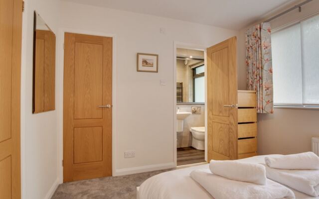 Luxurious Holiday Home With Private Garden at Chapel Stile