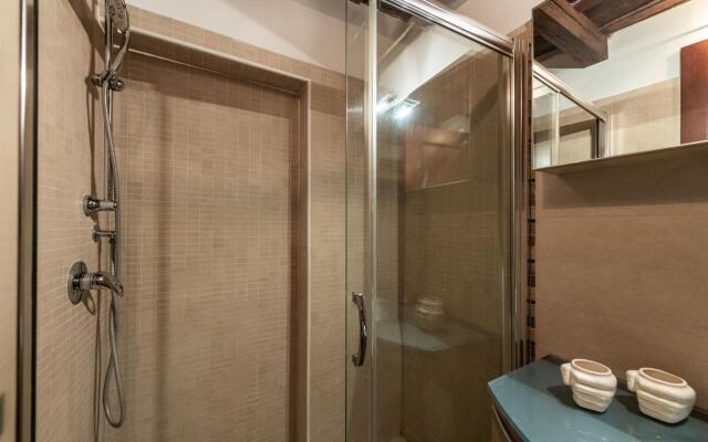 Elena in Roma with 1 bedrooms and 1 bathrooms