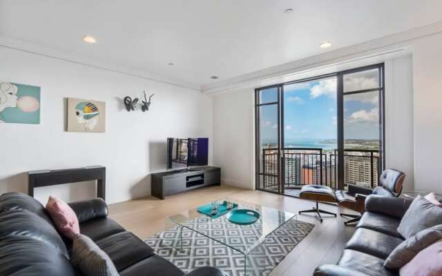 Panoramic Views 2 Bedroom Penthouse Apartment With Carpark