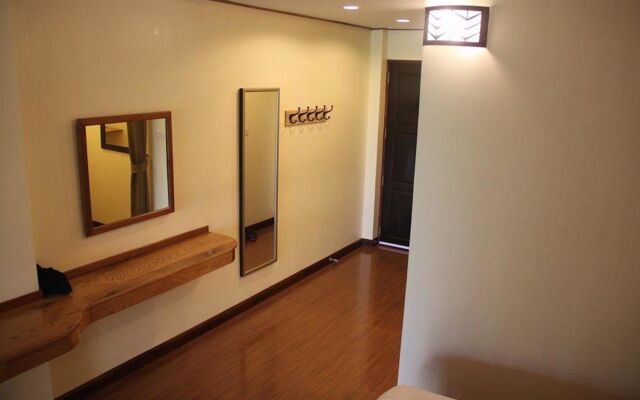 Baan Alisa Bed and Breakfast