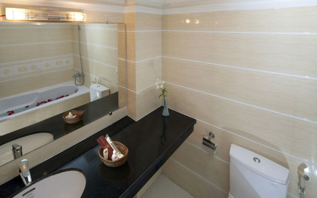 Lucky 3 Hotel & Travel