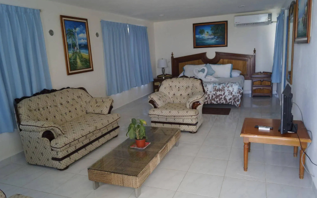 Chichis and Charlies Beachfront
