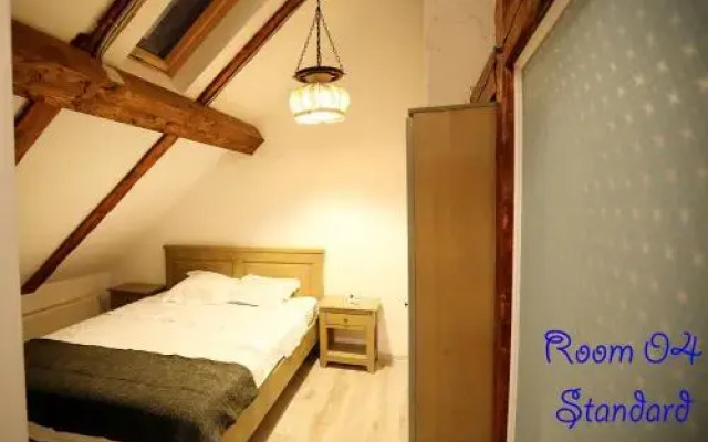 4 Rooms Piata Sfatului