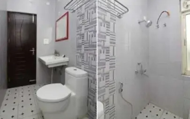Super OYO 89879 Rawat Apartment