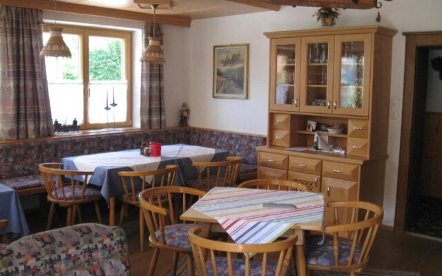 Hölzl Bed & Breakfast