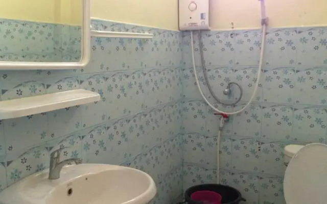 Chaleunheuang Guesthouse and Restaurant