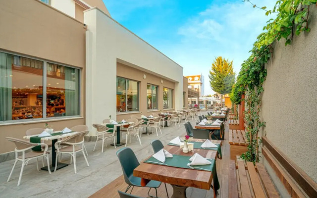 Side Story Resort & Spa