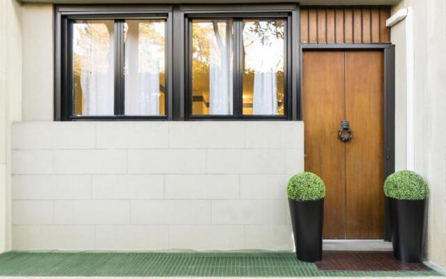 Dante Suite private parking