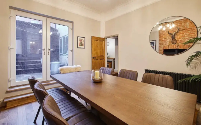 Host Stay Emerald Beach House