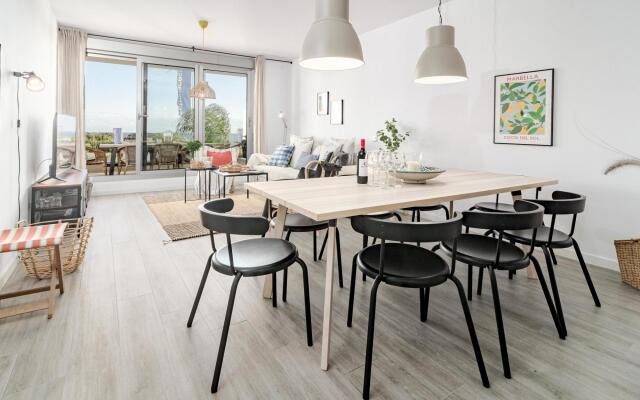 LM4.1B- Modern & Spacious family apartment