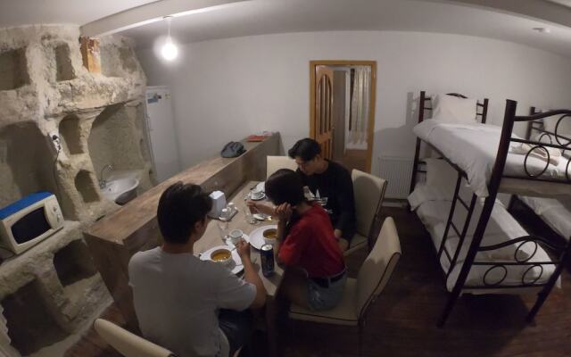 Cave seasons deluxe hotel