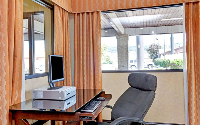 Days Inn Charleston East