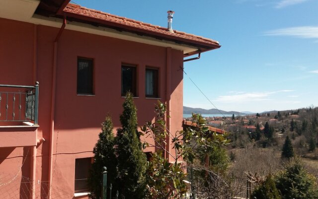 Guest house with view to Lake Plastira