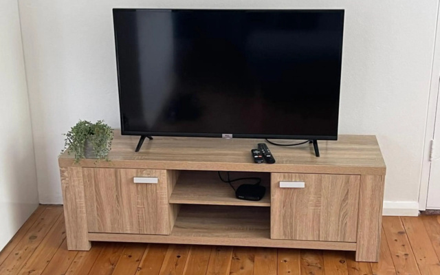 2 Bed Bar Beach Apartment - stroll to beach & cafes, supermarket apartment number 6 – Guest Rooms – Newcastle