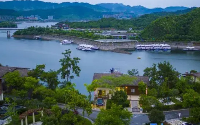 The villa of Thousand Island Lake