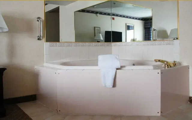 The Plaza Hotel & Suites Winona