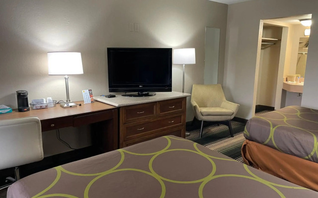 Deluxe Inn & Suites