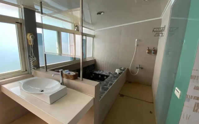 Kylin Peak Hotspring Resort