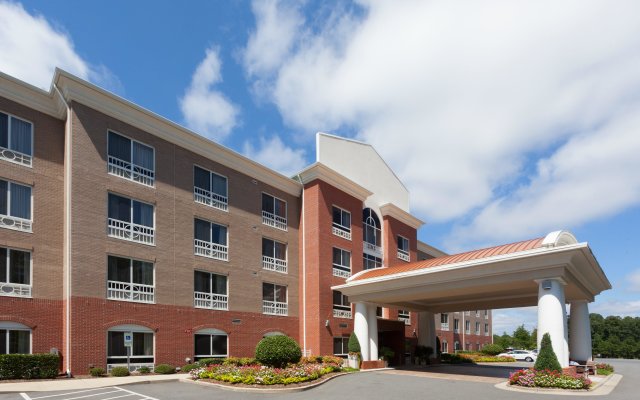 Holiday Inn Express Hotel & Suites Raleigh SW NC State, an IHG Hotel