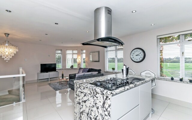 Unique Chester Racecourse Apartment