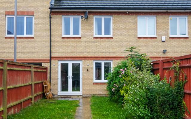 Heathrow Living Holywell Springs Serviced House