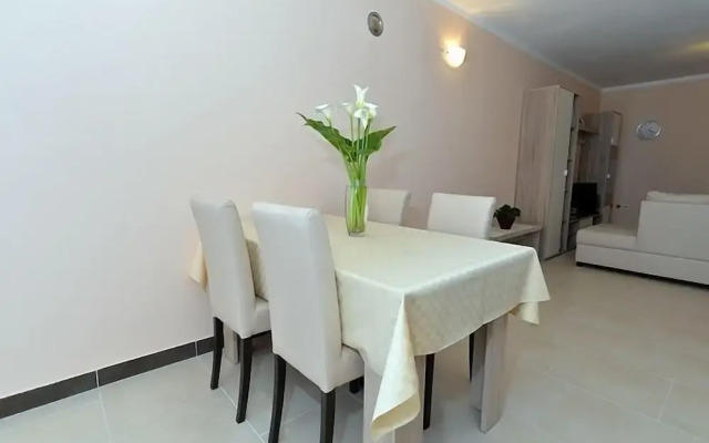 Apartment 640