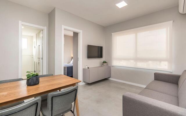 Lindo Apto para casal Porto Alegre CON1820