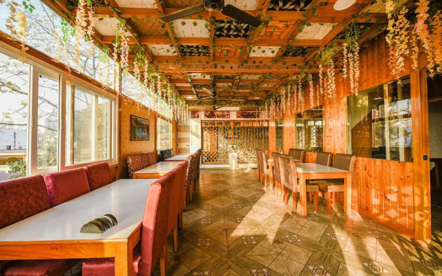 Fabhotel 4 Seasons