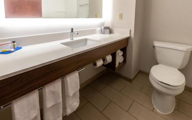 Holiday Inn Express Hotel & Suites Tupelo by IHG