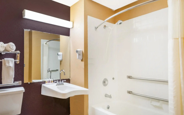 Days Inn by Wyndham Anderson IN