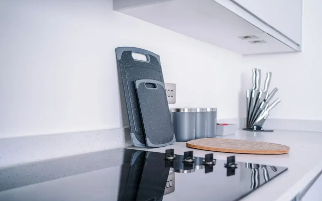 Hilltop Serviced Apartments - Salford