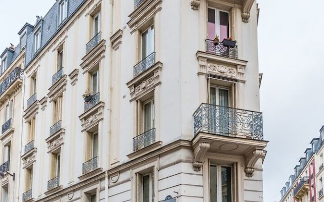 Rooftop Views By the Canal Saint-martin