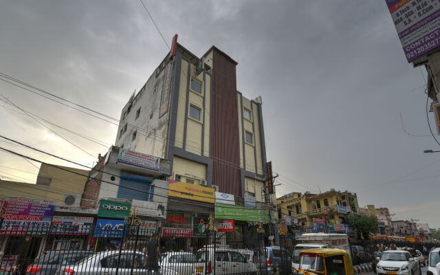 Capital O 16970 Hotel Mahal