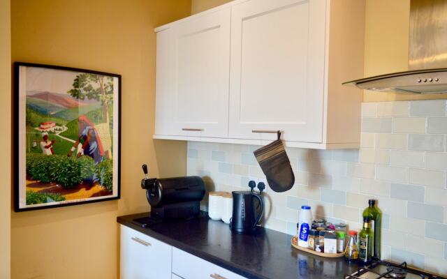 Homely 2 Bedroom Flat Next to Botanical Gardens